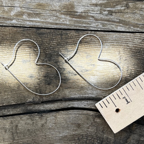 Artful Heart Hoops Modern-chic Silver-tone - Picture 5 of 6